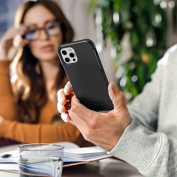 Symmetry Case with MagSafe for iPhone 13, Clear - Picture 7 of 9